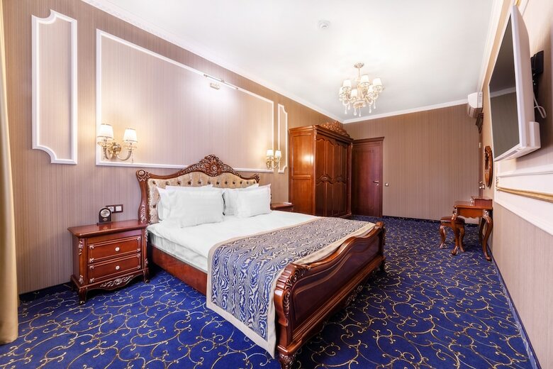 Hotel Dinastiya