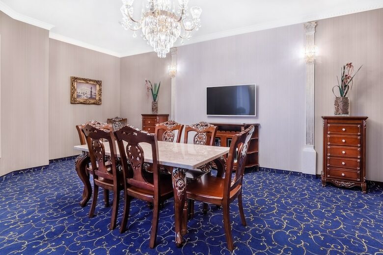 Hotel Dinastiya