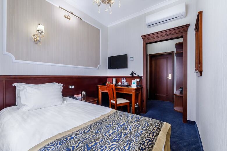 Hotel Dinastiya
