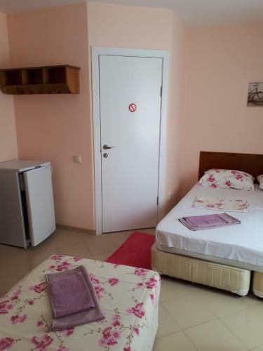 Hostal Guesthouse Lotos