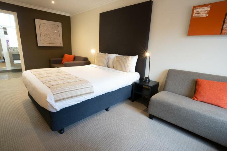 Hotel Sovereign Park Motor Inn