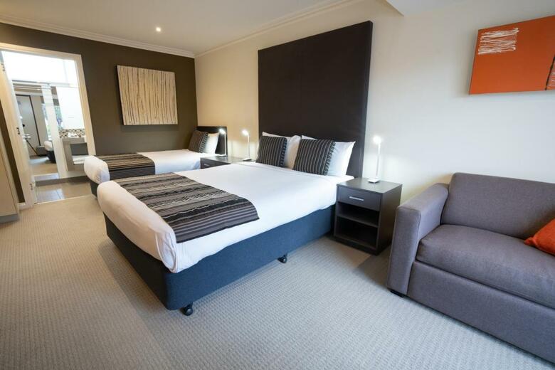 Hotel Sovereign Park Motor Inn