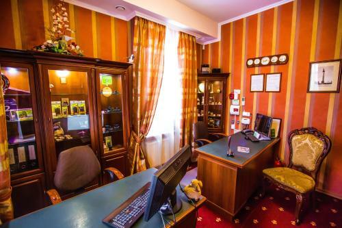 13 Chairs Boutique Hotel
