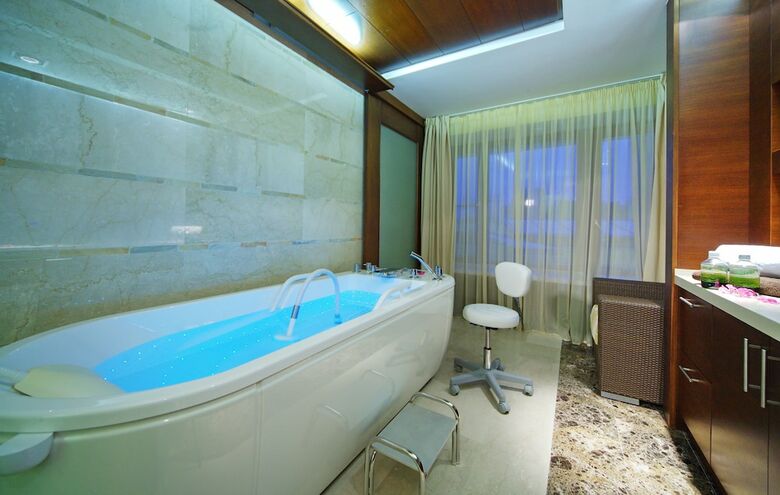 M`istra`l Hotel & Spa