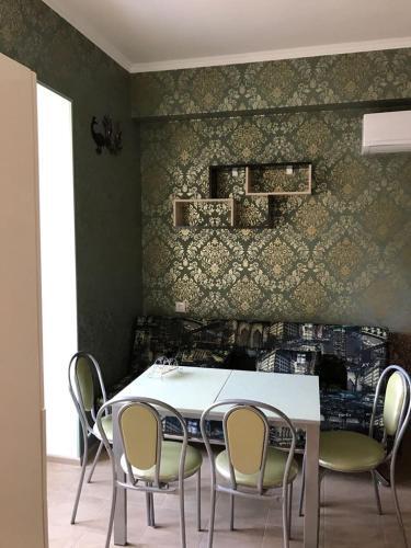 Apartment On Volzhskaya 42-3