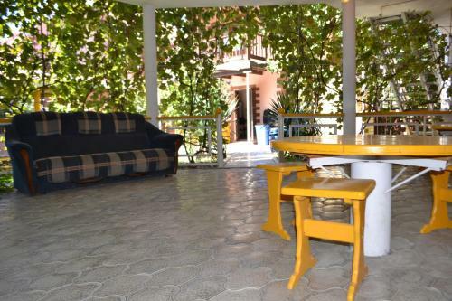 Hostal Cruise Guesthouse