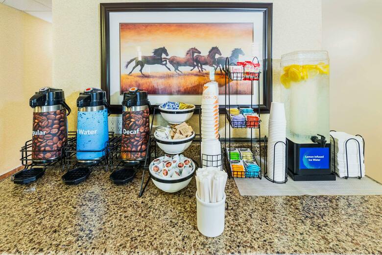 Hotel Comfort Inn & Suites