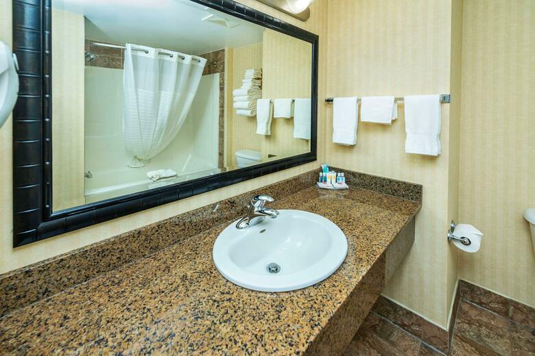 Hotel Comfort Inn & Suites