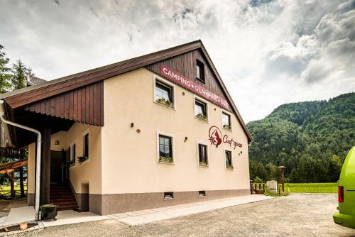 Albergue Cvet Gora - Camping, Glamping And Accomodations