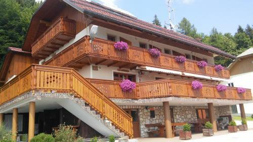 Hostal Guest House Pr Ambru?arju