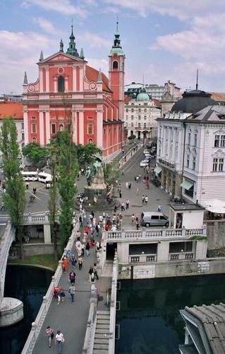 Khan Apartments
