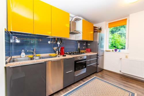 Relaxing Modern & Sunny Apartment In The Centre