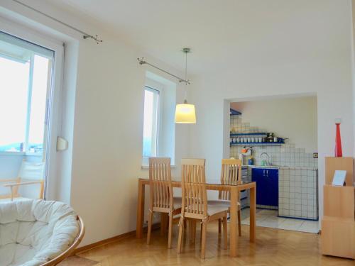 Charming Apartment Near City Center