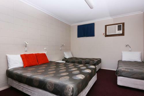 Motel Poinsettia