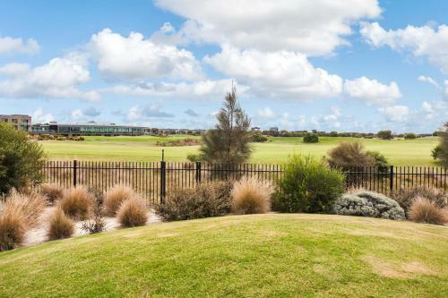 Beach & Golf Stays, Australia