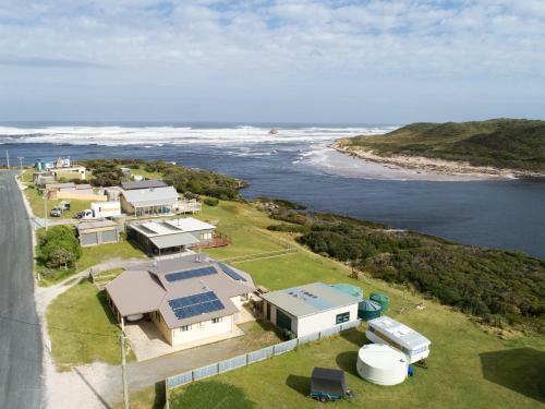 Arthur Riverfront And Sea Lodge Downstream