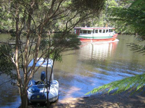 Arthur Riverfront And Sea Lodge Upstream