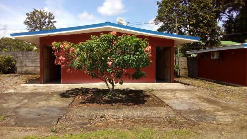 Hotel Cabinas El Tropico