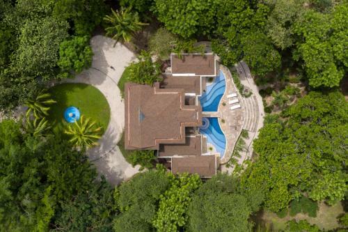 Beachfront House, Private Pool & Large Bbq Area!