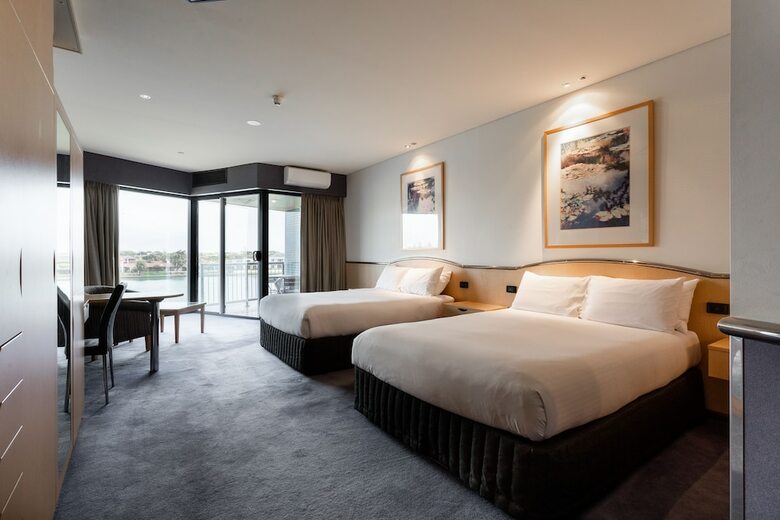Hotel The Lakes Resort