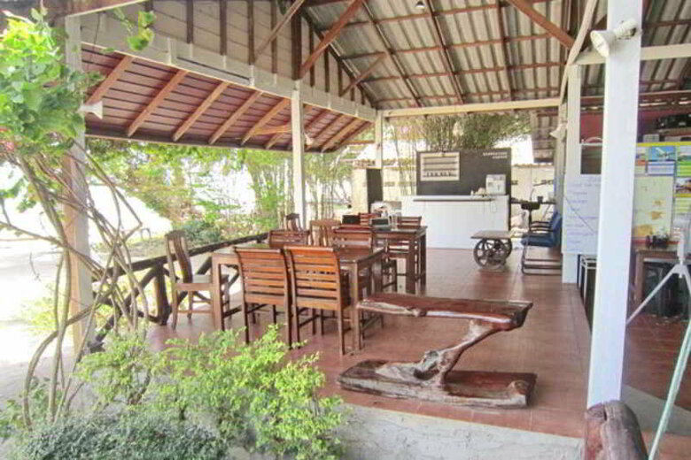 Hotel Thaniza Beachfront Resort