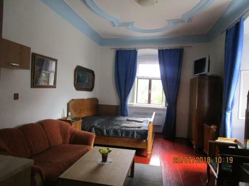 Hostal Fara Choustn�kovo Hradi?t?