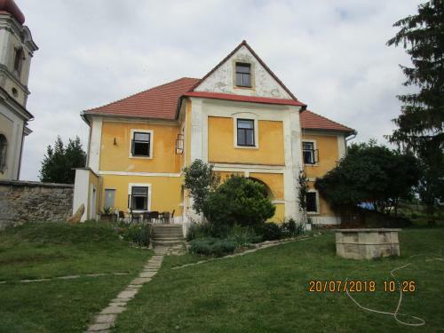 Hostal Fara Choustn�kovo Hradi?t?