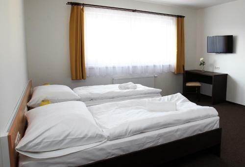 Hotel Na Farm? Cho?ovice