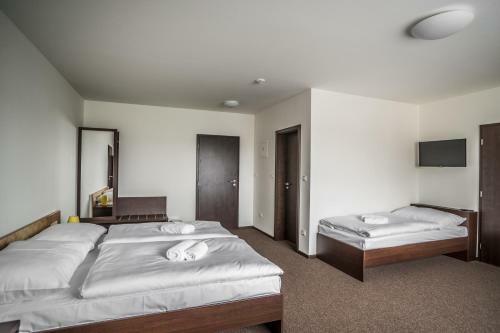 Hotel Na Farm? Cho?ovice
