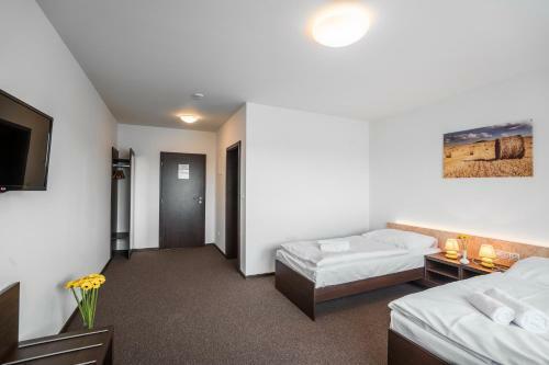 Hotel Na Farm? Cho?ovice