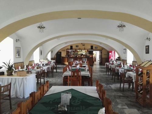 Hotel Jest?�b�