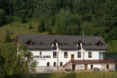 Hostal Penzion Skiland Pet?�kov