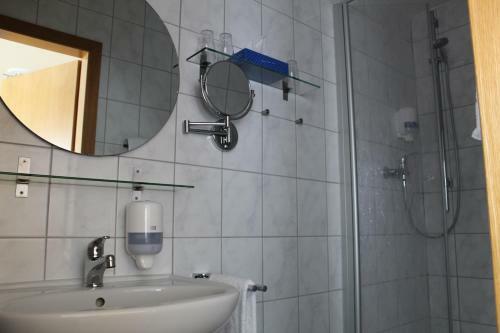 Hotel & Restaurant H�llen
