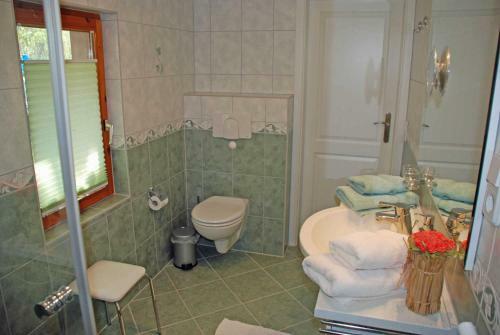 Apartamento Ferienappartements Unterm Reetdach