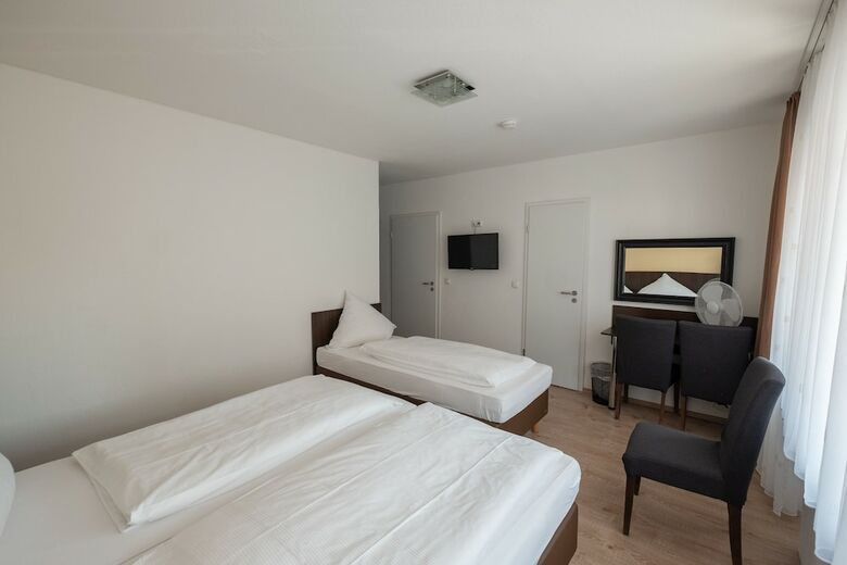 Hostal Schnitzelhaus Und Pension Stadt Rosbach