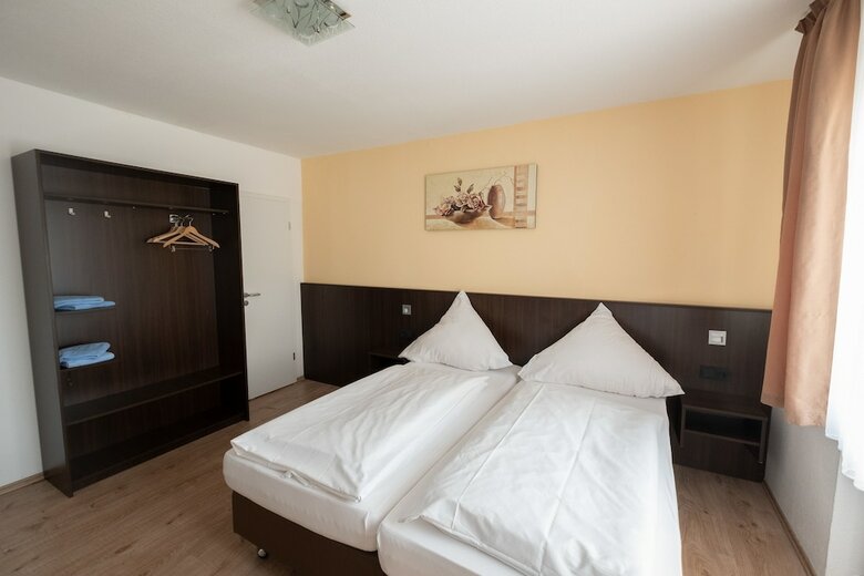 Hostal Schnitzelhaus Und Pension Stadt Rosbach