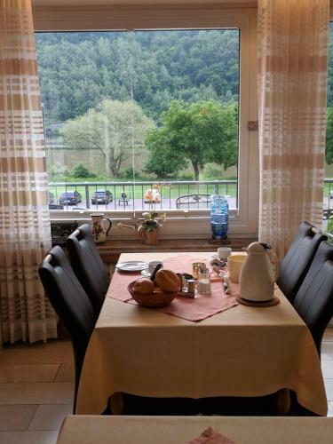 Hostal Wein- Und G�stehaus St. Aldegundishof