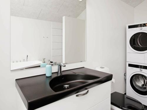 Three-bedroom Holiday Home In Tarm 12