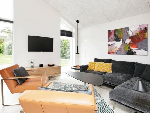 Three-bedroom Holiday Home In Tarm 12