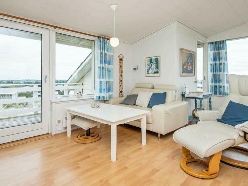 Three-bedroom Holiday Home In Henne 8