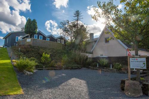 Hostal Tikob Bed & Breakfast