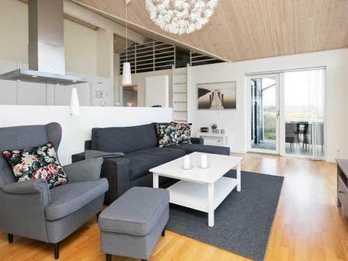 Three-bedroom Holiday Home In Fr�rup 7
