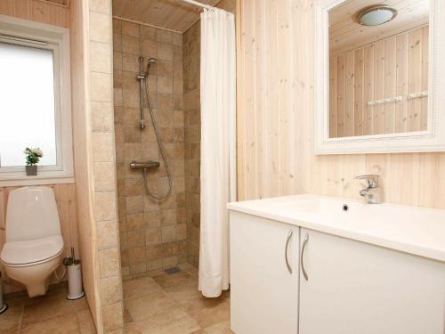 Six-bedroom Holiday Home In Vinderup