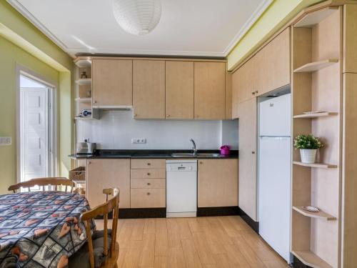 Cozy Apartment On The Beach In Oleiros