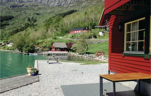 Holiday Home Hyllestad Lifjorden