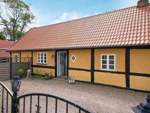 Three-bedroom Holiday Home In Aakirkeby 9
