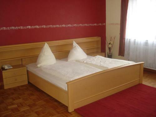 Hostal Traditionsgasthof Zum Luedertal