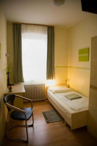 Hostal Traditionsgasthof Zum Luedertal