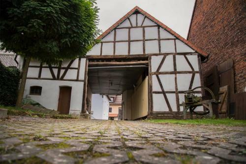 Hostal Traditionsgasthof Zum Luedertal