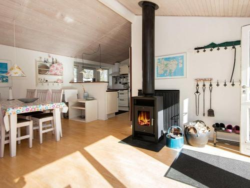 Three-bedroom Holiday Home In Glesborg 5